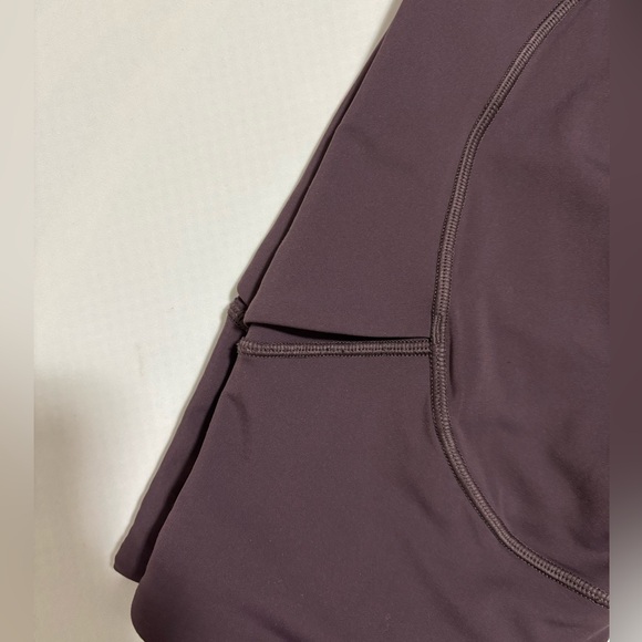 Lululemon leggings (with pockets) 21” - Picture 4 of 8